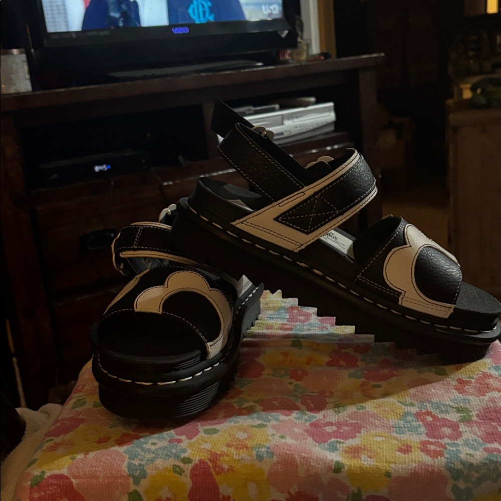 New never worn Dr Marten Black sandals with white daisy on them. - Picture 2 of 4